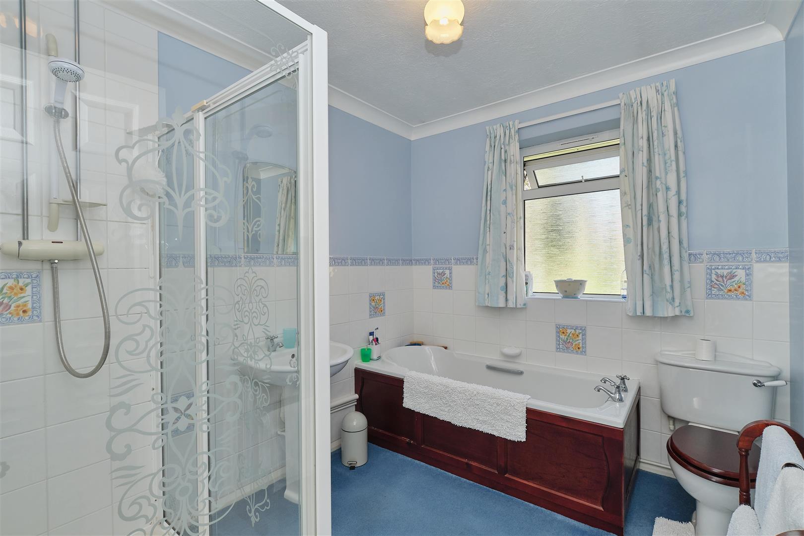 En Suite Bathroom / WC